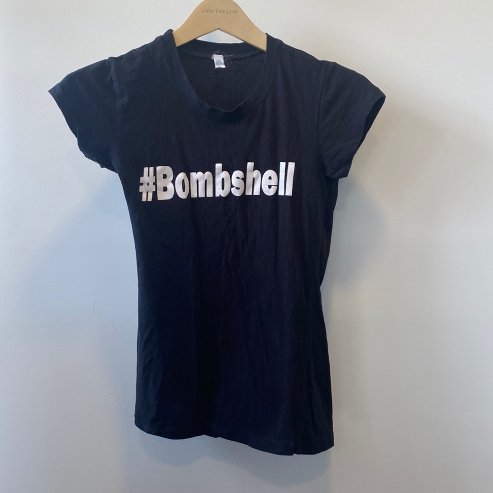 Sunny #Bombshell Size M Tee Shirt